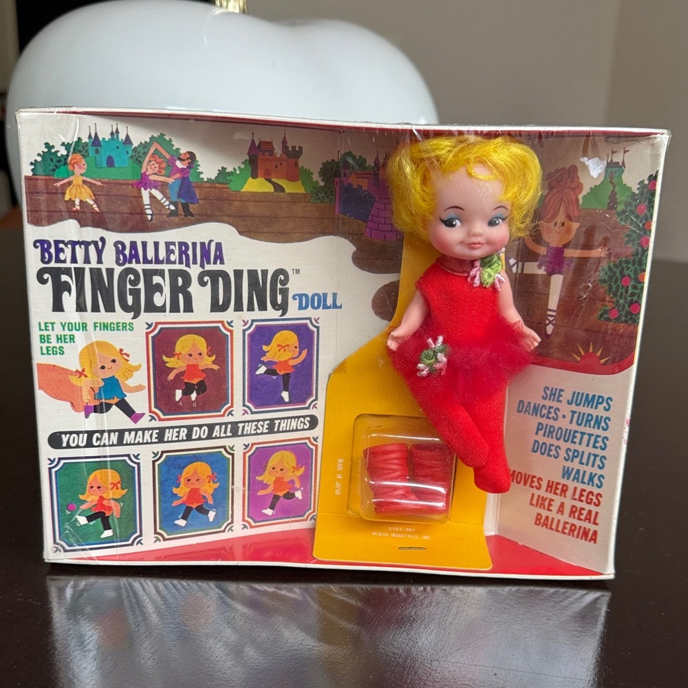 Betty Ballerina Finger Ding Doll - Red Dress